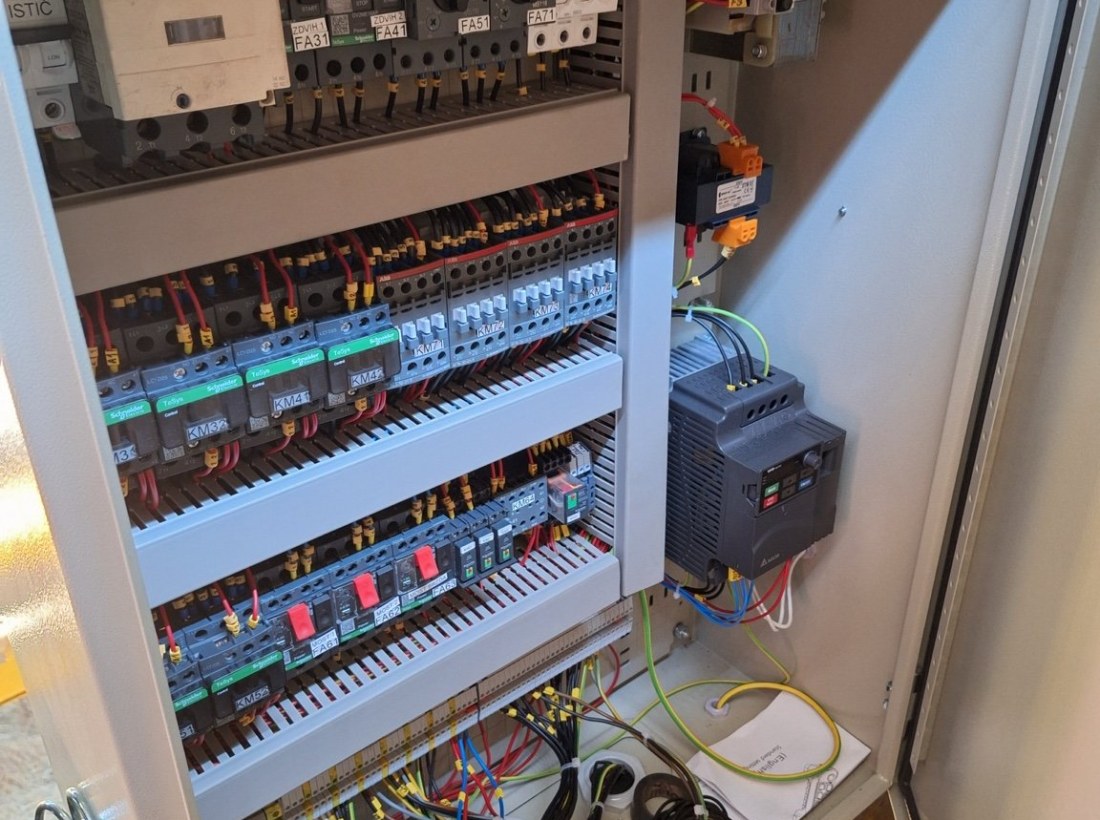 Výmena elektroinštalácie na senníkovom žeriave – Fotografia realizácie 2