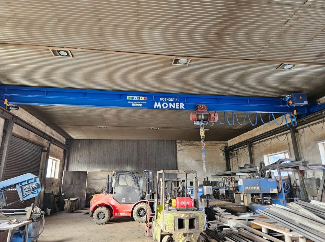 Komponenty a elektroinštalácia mostového žeriavu 5 t – Fotografia realizácie 1